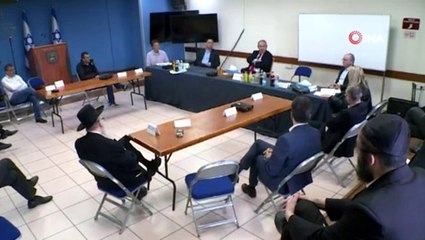 İsrailli Bakanlar, kabine toplantısında 1 metrelik arayla oturdu