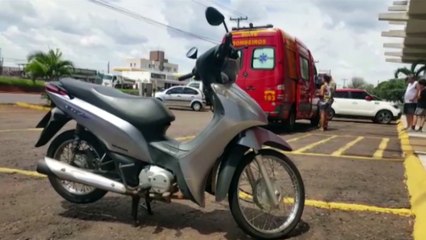 Download Video: Dois ficam feridos após queda de moto na Avenida Carlos Gomes