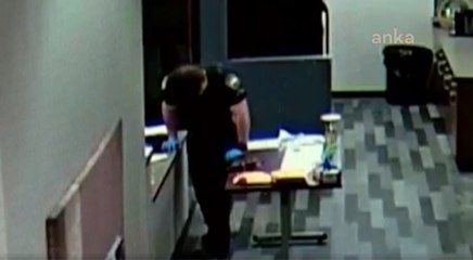 Polis memuru o delili açınca bayıldı