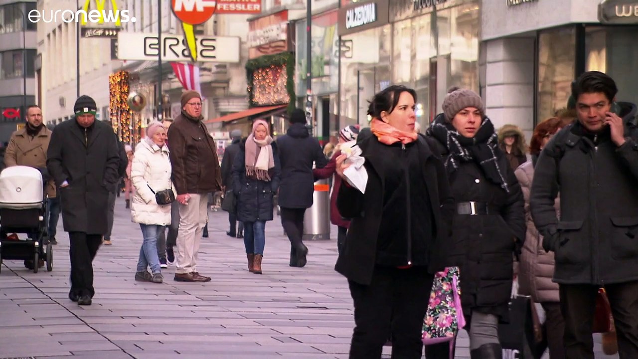 Österreich schließt Geschäfte, Schulen und Skiorte