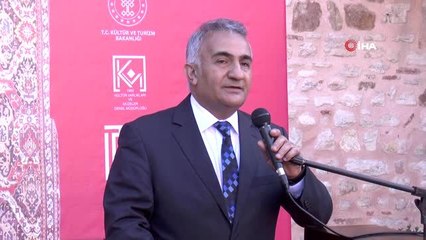 Azerbaycan'ın eski ve nadir halıları sergilendi