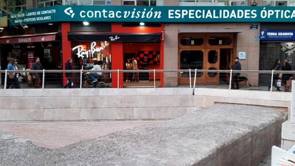 Video herunterladen: La zona de las ruinas y la calle Colón en Valencia vacías el viernes por la tarde por el coronavirus