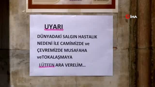 Antalya'da Cuma namazında camiler doldu taştı