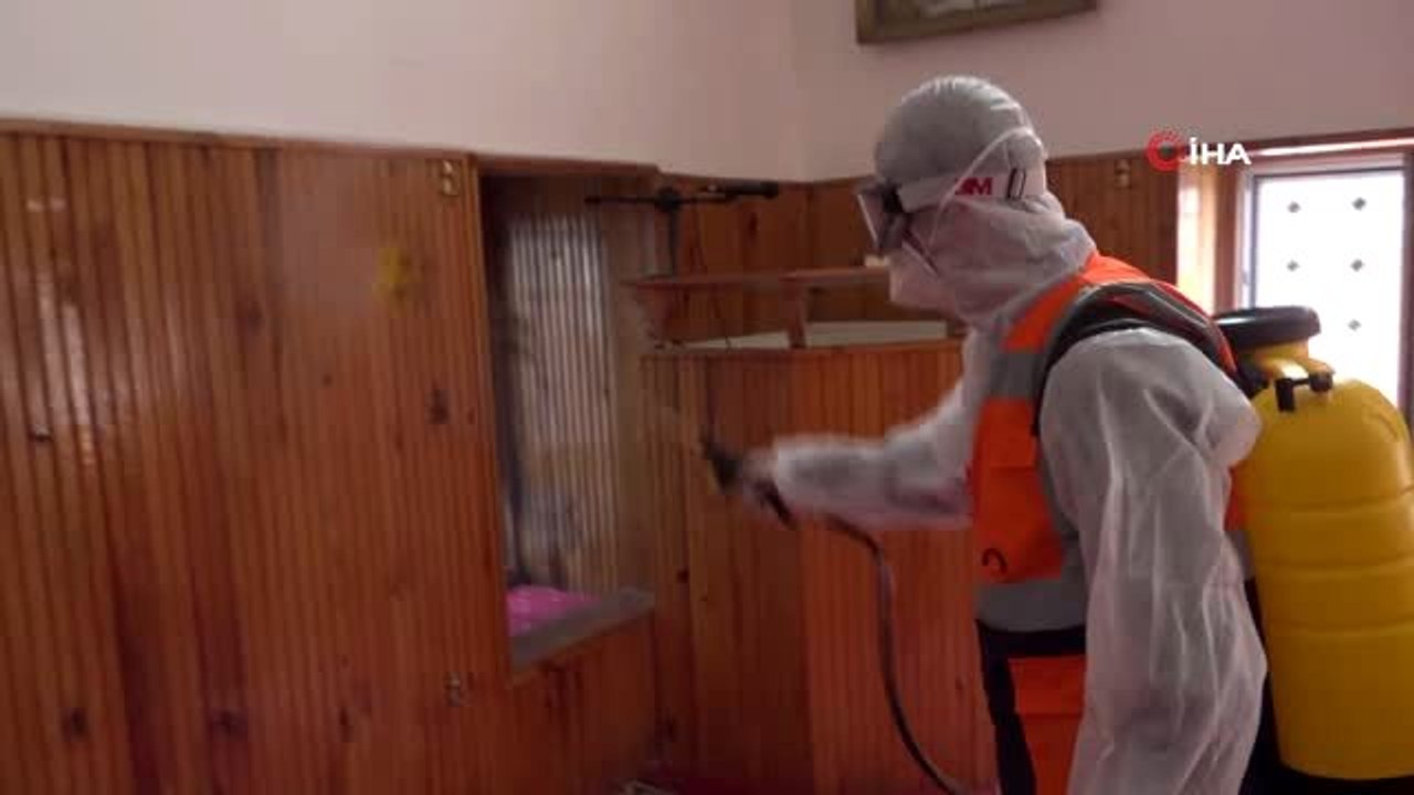 Cuma namazı öncesinde camiler dezenfekte edildi