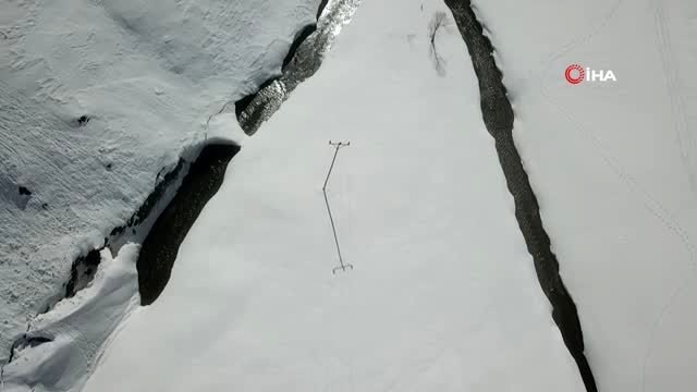 Karlar eridi menderesler ortaya çıktı