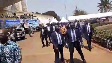 Alpha Condé fait son entrée au palais du peuple pour la célébration de la Journée internationale des femmes