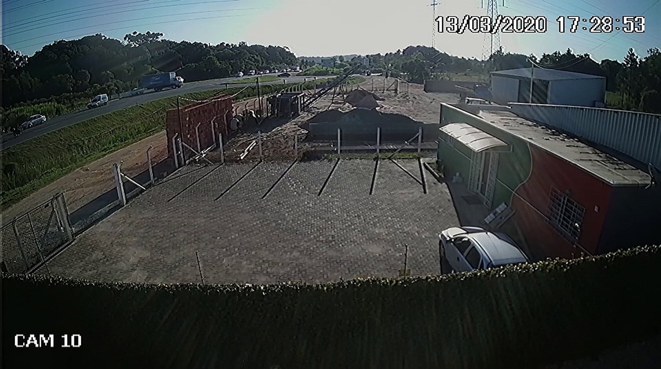 Motociclista morre em acidente com caminhão no Contorno Norte em Almirante Tamandaré