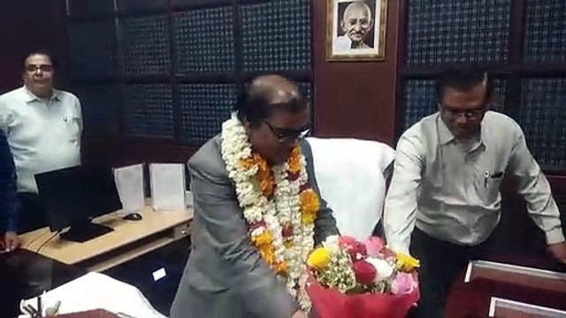 कुर्सी को प्रणाम कर मेडिकल कॉलेज के नए प्रिंसिपल डॉ. मीणा ने संभाला पदभार