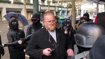 Protestors Evict Live Streamer From Area