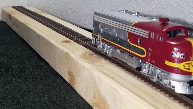 Walthers Proto 2000 ATSF F7A Locomotive