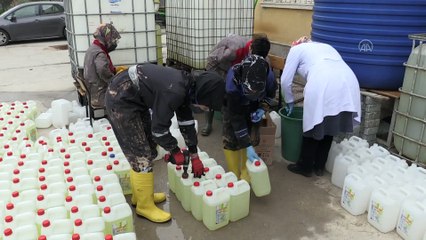 Liseli kimyagerler dezenfektan mesaisinde - MALATYA