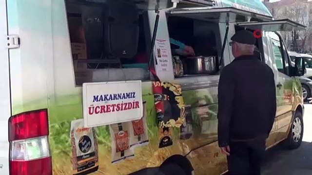 Fırsatçılara inat bedava 'Makarna' dağıttılar
