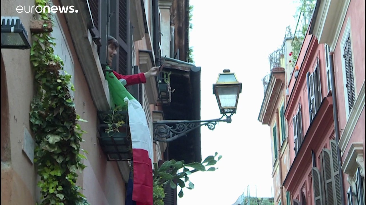 Italiener musizieren auf dem Balkon - Videos gehen viral
