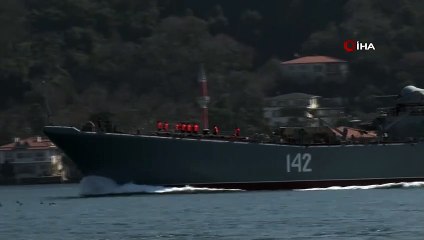 Rus savaş gemisi İstanbul Boğazı’ndan geçti