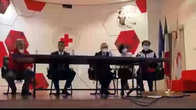 Di Maio con i medici cinesi nella sede della Croce Rossa Italiana (13.03.20)