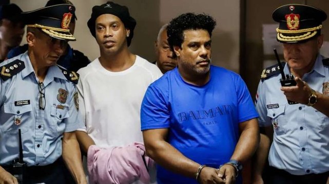 Ronaldinho a joué un match de football en prison au Paraguay