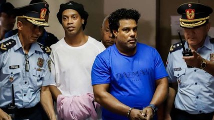Ronaldinho a joué un match de football en prison au Paraguay