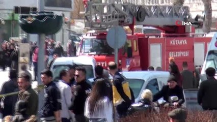 Kütahya'daki çatı yangınında mahsur kalan 4 kişi kurtarıldı