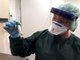 Almanya'da koronavirüs hastalarına bakan Türk hemşire, 60 yaş üstü kişileri uyardı