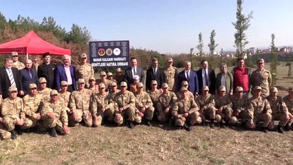 Askerler, İdlib şehitleri anısına fidan dikti