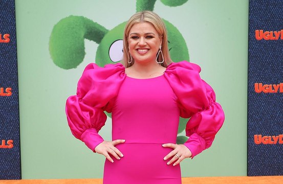 Kelly Clarkson postpones her Las Vegas residency