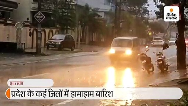 लगातार बारिश से गेरुआ नदी में आई बाढ़ से पुल क्षतिग्रस्त; बाल-बाल बचा बाइक सवार