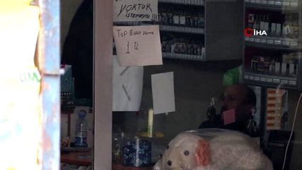 Vatandaşların bakkal borçlarını kapatıp, içi para dolu zarflar dağıttılar