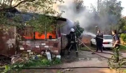 Müstakil ev alev topuna döndü, mahalleli panik yaşadı