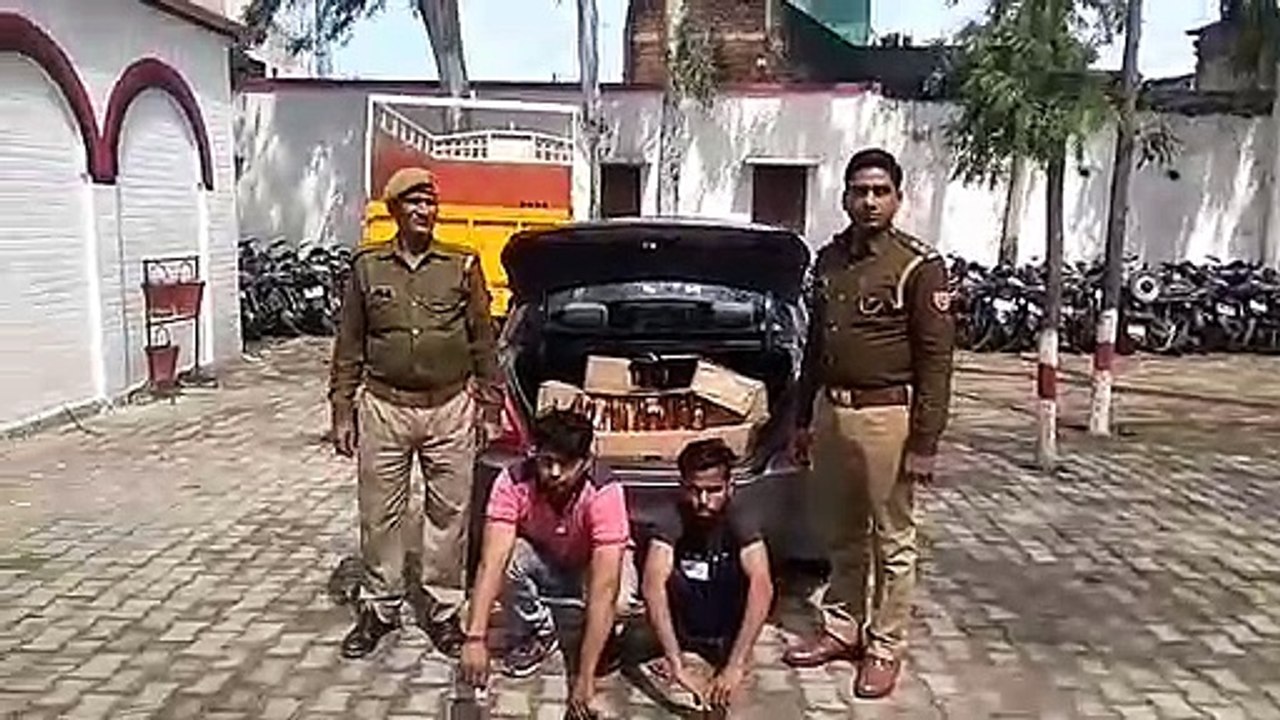 शामली: चेकपोस्शट पर पकड़ी शराब से भरी कार, दो तस...