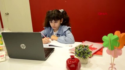 Kolej, koronavirüsü nedeniyle uzaktan eğitimin ilk dersini verdi