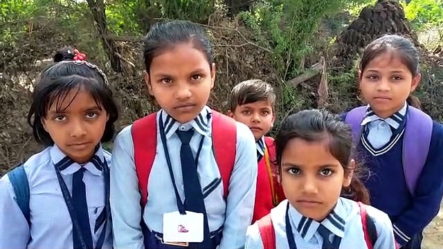 झांसी: बच्चों के स्वास्थ के साथ खिलवाड़, शासन के आदेश के बाबजूद खुला विद्यालय