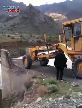 Driver has Amazing Talent crossing the Bridge very easily