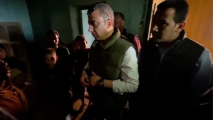 محافظ الفيوم يتفقد منازل المتضررين من مياه الأمطار بوادي النزلة