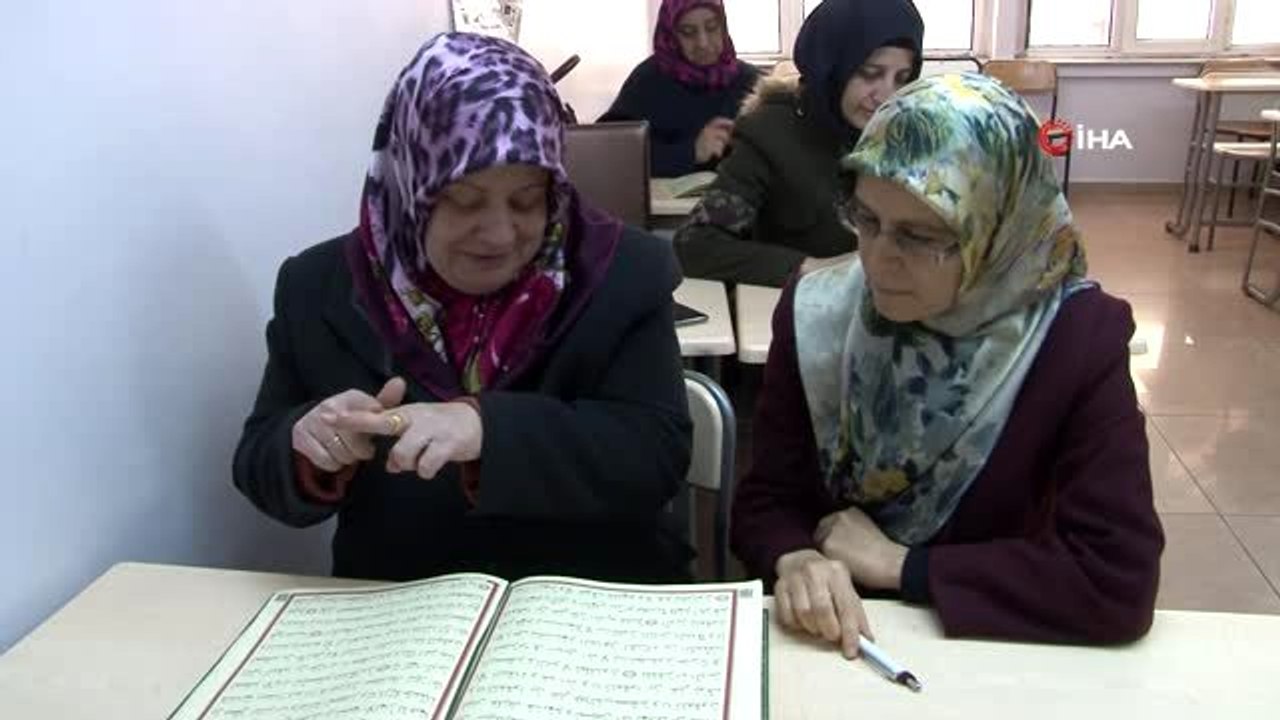 İşitme engelliler işaret diliyle Kur'an-ı Kerim öğreniyor