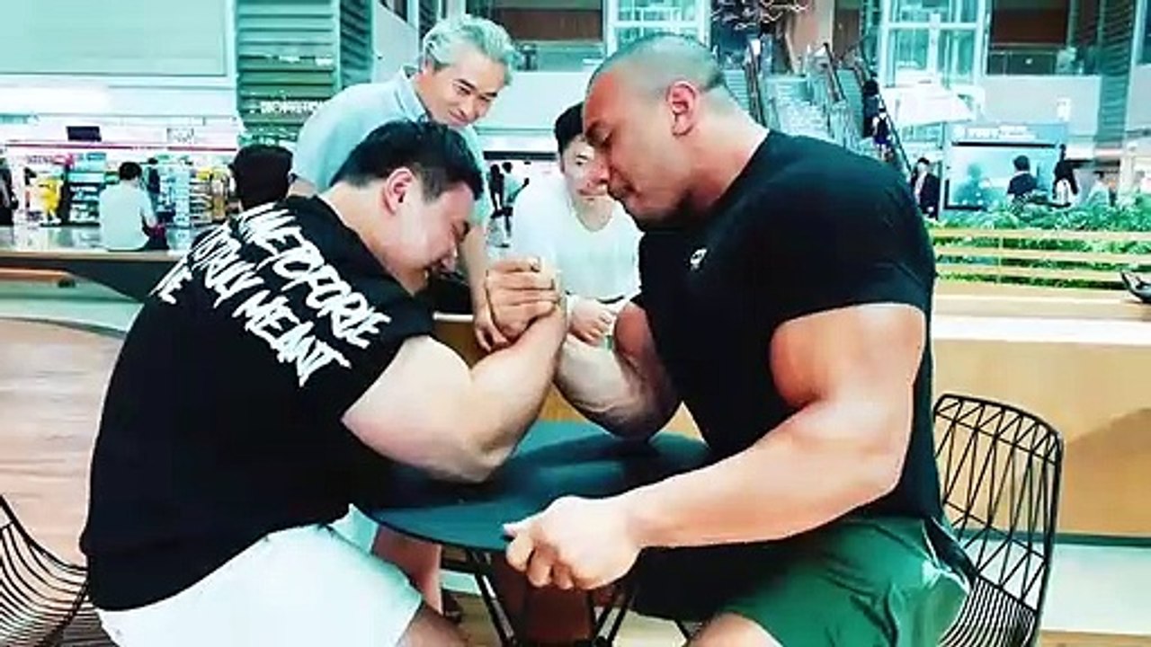 Larry Wheels _ Armwrestling Giant ( 720 X 720 )
