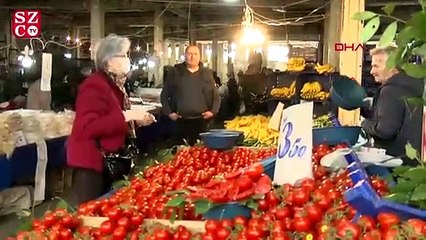 Pazarlarda eldivenli coronavirüs önlemi