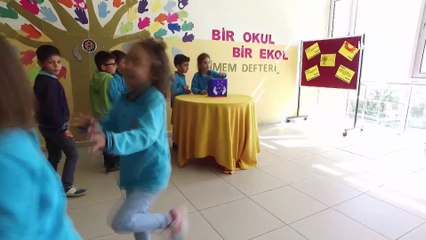 Öğrenciler topladıkları paralarla veresiye defterindeki borçları kapattı