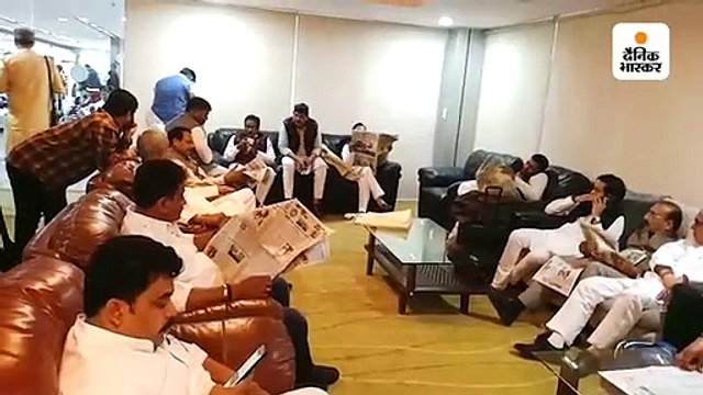 मध्य प्रदेश में फ्लोर टेस्ट कल: जयपुर से भोपाल लौटे कांग्रेस के 85 विधायक मैरियट होटल पहुंचे, कमलनाथ इनसे मुलाकात करेंगे