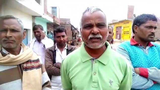 इटावा: सरकारी स्कूली शिक्षकों ने ग्रामीणों को किया कोरोना वायरस प्रति जागरूक
