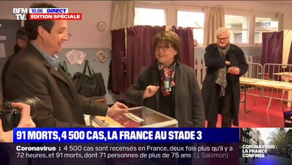 Municipales: Martine Aubry vient de voter à Lille