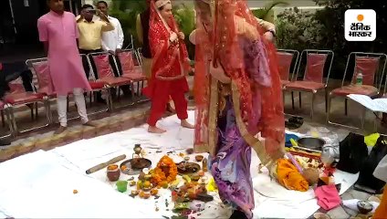 3 रूसी युवतियों ने पीपल के पेड़ से किया विवाह