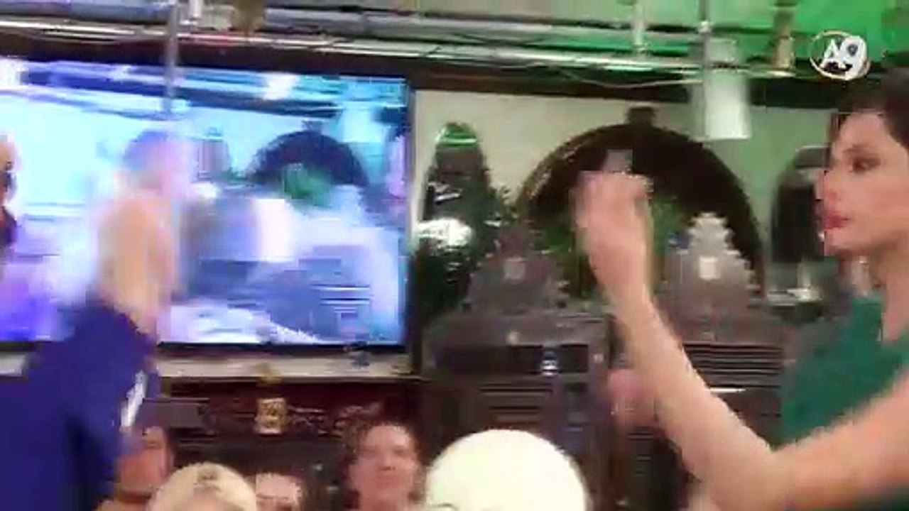 Kedicik dans ederken hep Adnan Oktar'a baktı