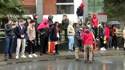 SPOR Galatasaray derbiye tezahüratlarla uğurlandı