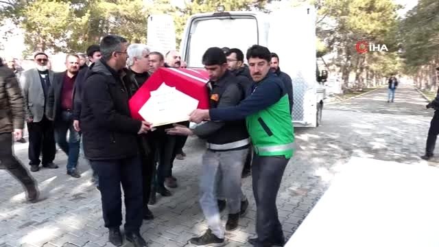 Çığ faciasında hayatını kaybeden itfaiyeci toprağa verildi