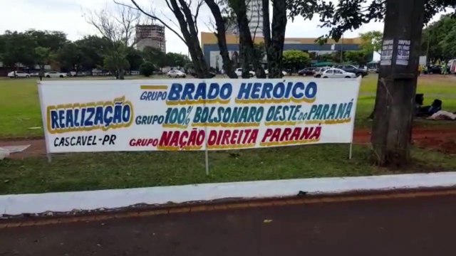 Apoiadores do Presidente Jair Bolsonaro fazem carreata, em Cascavel