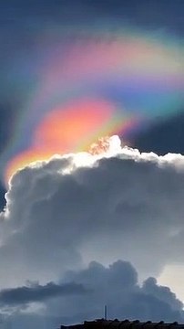 Un arc en ciel de feu aperçu dans le ciel de Singapour