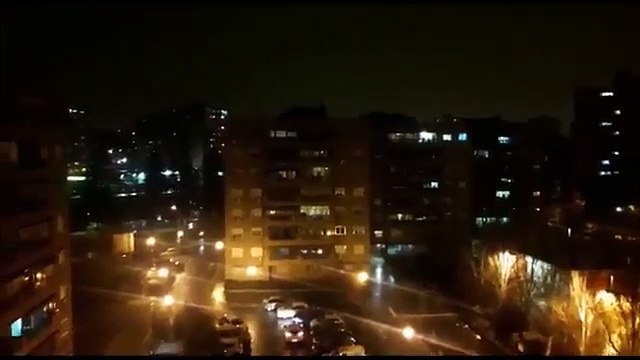Segunda noche de aplausos desde terrazas y balcones de todo el país a los sanitarios