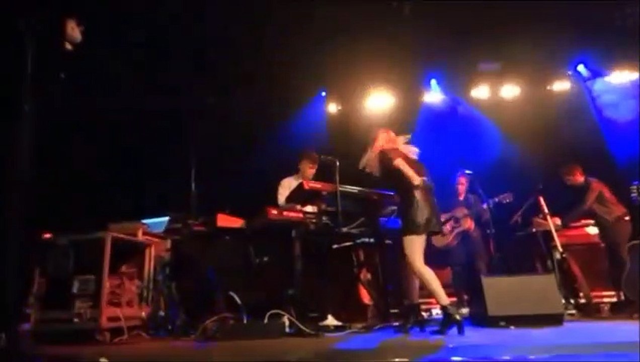 Louane — "I Did Something Bad" (Taylor Swift) | (Louane Live à Cologne)