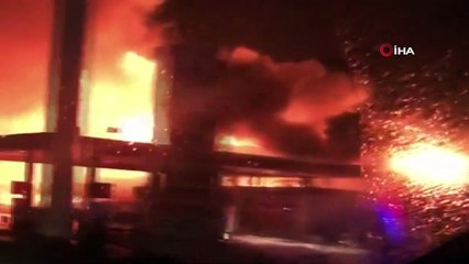 Benzinliğin yanındaki bahçe alev alev yandı...Ekipler alevlerin benzinlik deposuna sıçramaması için seferber oldu