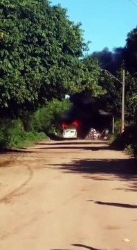 Ônibus é incendiado no bairro Morada da Barra, em Vila Velha